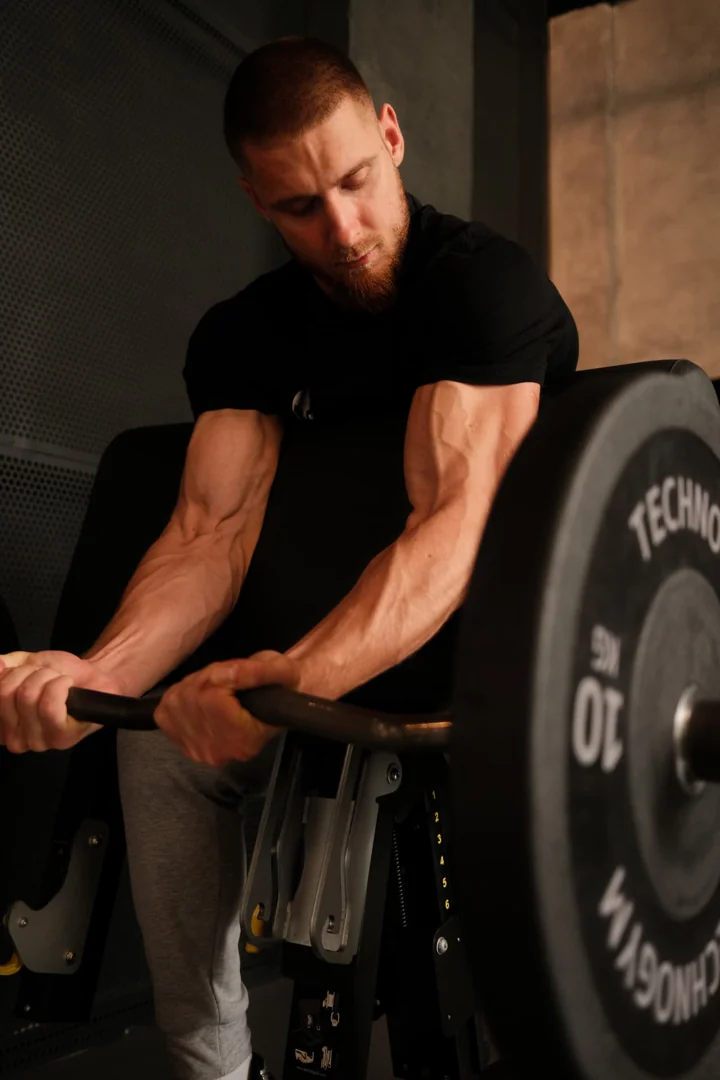 Luka training with a controlled bar grip
